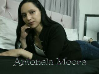 Antonela_Moore
