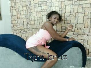 Tyra_kruz